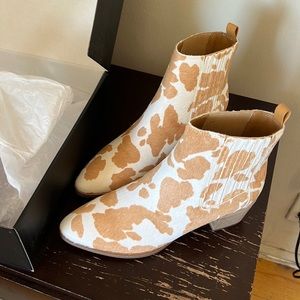 Nine West Tan and White Ankle Boots